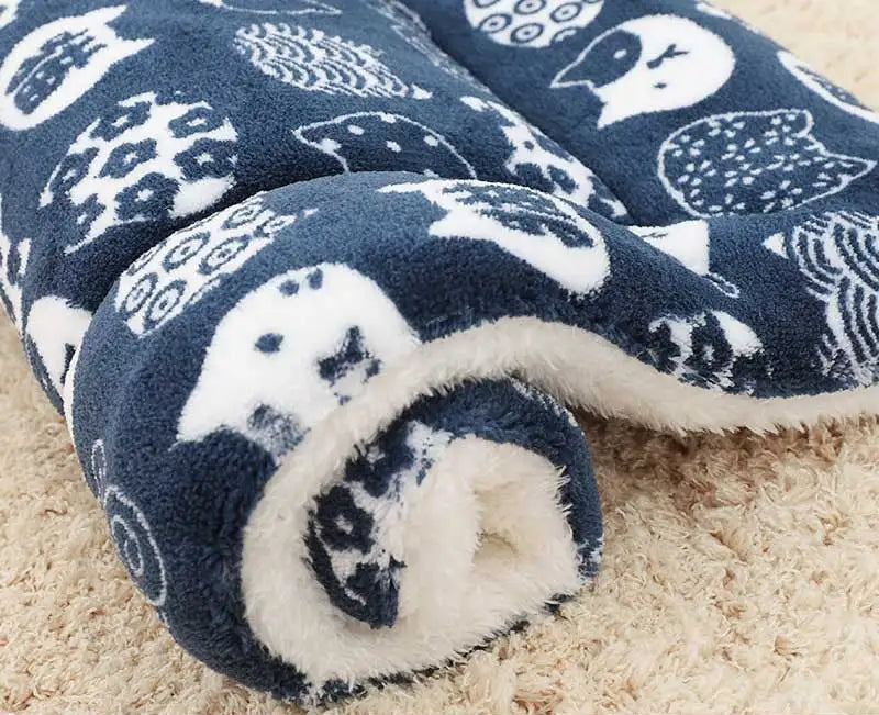 Soft Fleece Pet Blanket – Washable Warm Dog & Cat Mat