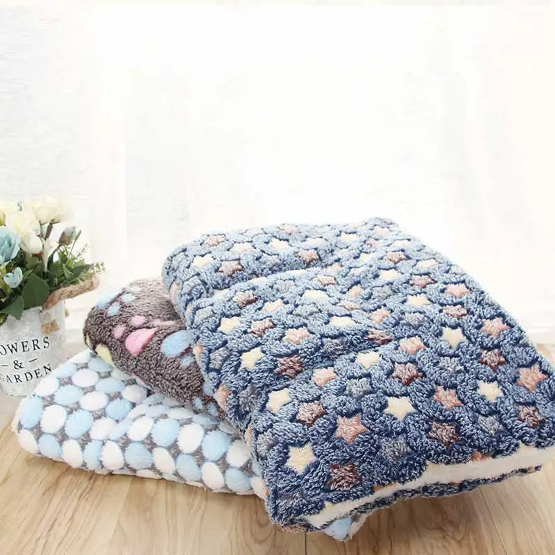Soft Fleece Pet Blanket – Washable Warm Dog & Cat Mat