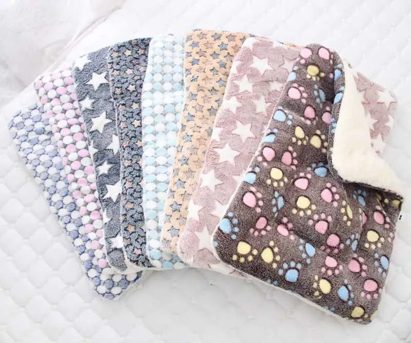 Soft Fleece Pet Blanket – Washable Warm Dog & Cat Mat