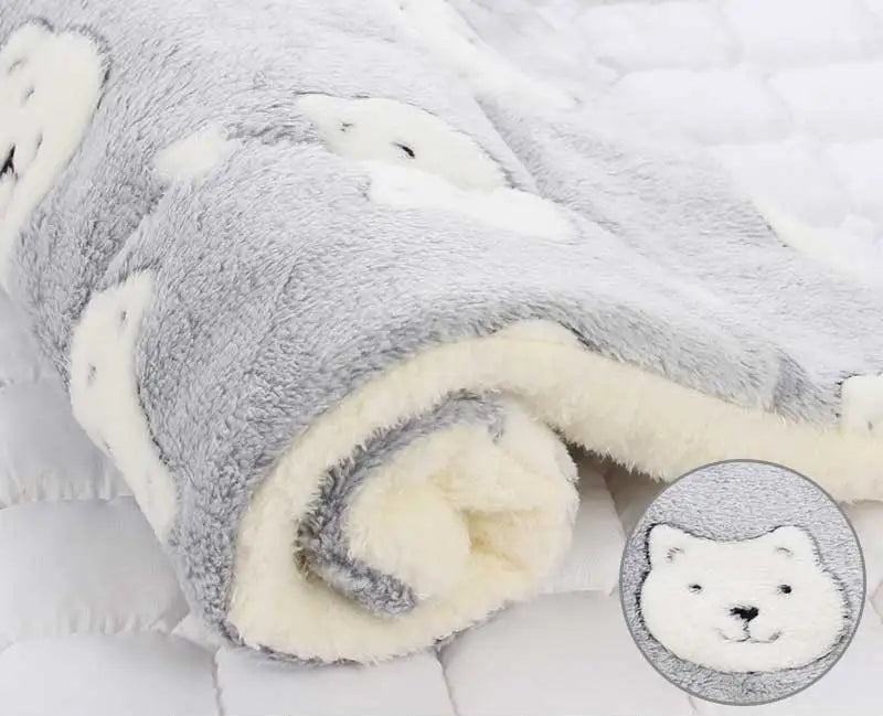 Soft Fleece Pet Blanket – Washable Warm Dog & Cat Mat
